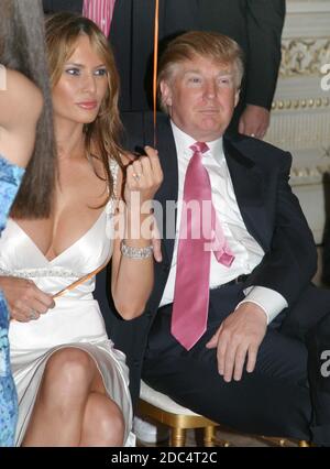 West Palm Beach, FL 3-11-2005 Donald und Melania Trump im Mar-a- Lago Club, während des Rush philanthropic Arts Foundation erste jährliche Palm Beach Benefit, KUNST FÜRS LEBEN Foto von ©JR Davis-PHOTOlink Stockfoto