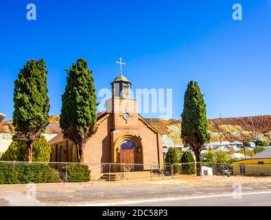 Kleine Kirche Mit Kirchturm In Mining Town Stockfoto