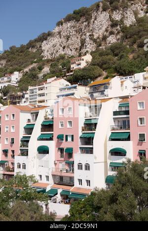 Hochhaus-Apartments in Gibraltar Stockfoto