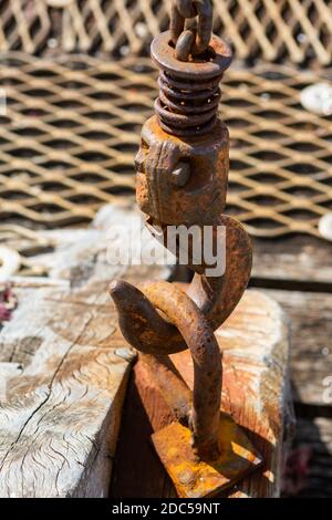 Ein verrosteter Windenhaken befindet sich am Steg am beachport south australia am 9. november 2020 Stockfoto