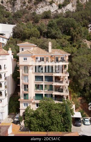 Hochhaus-Apartments in Gibraltar Stockfoto