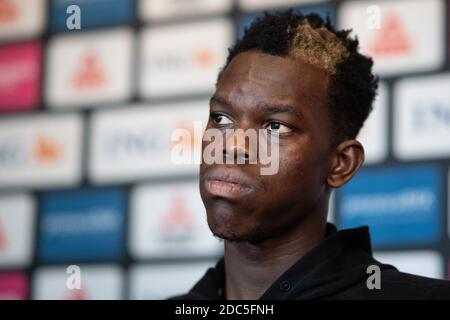 Shenzhen, China. September 2019. Interview mit Bundesbasketballspieler Dennis Schröder. Der Transfer vom Basketballspieler Dennis Schröder zum NBA-Champion Los Angeles Lakers ist perfekt. Der 27-jährige Spielmacher kommt aus dem Oklahoma City Thunder, wie die Lakers am Donnerstag angekündigt. Quelle: Swen Pförtner/dpa/Alamy Live News Stockfoto