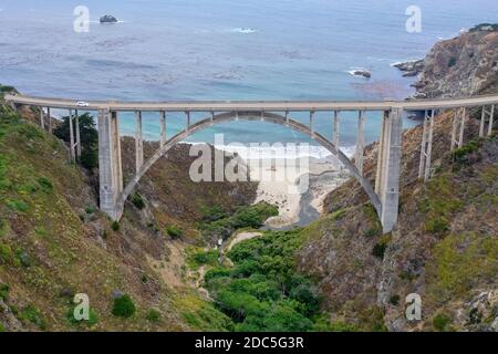 Bixby Bridge auf dem Pacific Coast Highway (Highway 1) in der Nähe von Big Sur, Kalifornien, USA. Stockfoto