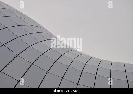 Nahaufnahme des ikonischen Dachs des Sage in Gateshead, das ein Wahrzeichen für Live-Konzerte und Musikveranstaltungen im Norden Englands ist. Stockfoto