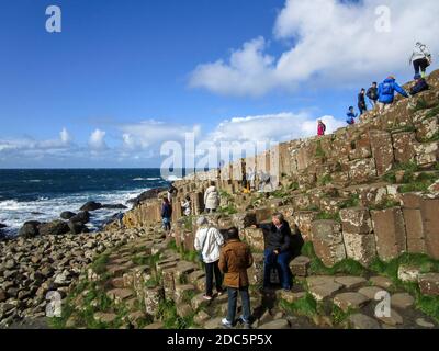 Bushmills, County Antrim, Nordirland - 21. September 2018: Giant's Causeway in Nordirland, natürliche geologische Formation. Stockfoto