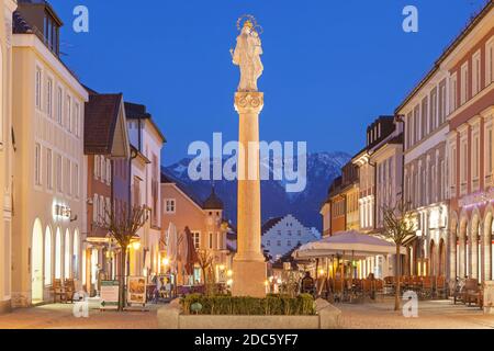 Geographie / Reisen, Deutschland, Bayern, Murnau am Staffelsee, Pestsäule in der Fußgängerzone, , Additional-Rights-Clearance-Info-not-available Stockfoto