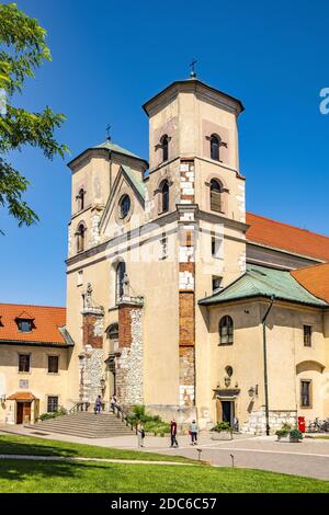 Tyniec, Kleinpolen/Polen - 2019/06/30: Kirche St. Paul und Peter in der Benediktion Tyniec an der Weichsel bei Krakow Stockfoto