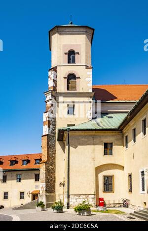 Tyniec, Kleinpolen/Polen - 2019/06/30: Kirche St. Paul und Peter in der Benediktion Tyniec an der Weichsel bei Krakow Stockfoto