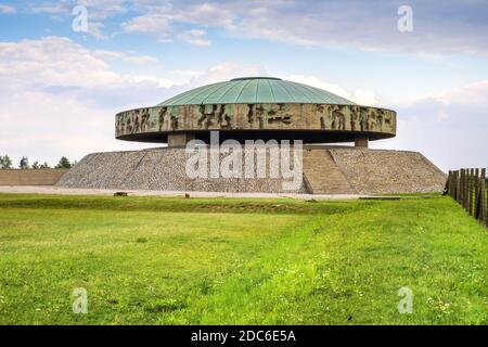 Lublin, Lubelskie/Polen - 2019/08/17: Mausoleum des Konzentrationslagers Majdanek KL Lublin für das Konzentrationslager und Vernichtungslager - Konzentrationslager Lublin - by Stockfoto