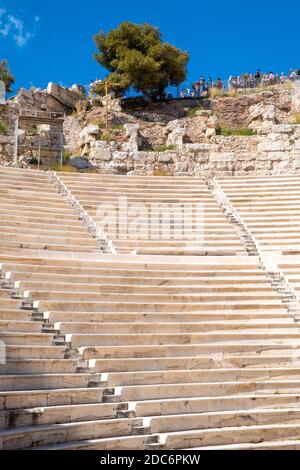 Athen, Attika / Griechenland - 2018/04/02: Steinsaal des Odeon des Herodes Atticus Römisches Theater, Herodeion oder Herodion, am Hang des Athener Akropoli Stockfoto