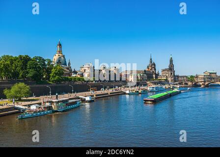 Die historische Skyline am Terrassenufer, Dresden, Sachsen, Deutschland. Stockfoto