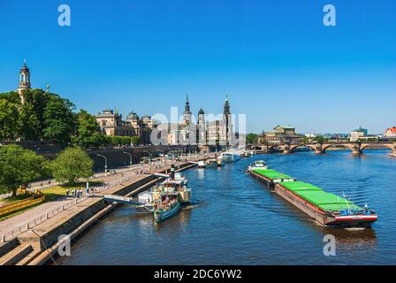 Die historische Skyline am Terrassenufer, Dresden, Sachsen, Deutschland. Stockfoto