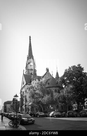 Dresden, Sachsen, Deutschland - 25. Mai 2009: Straßenszene in Dresden-Neustadt an der Martin-Luther-Kirche am Martin-Luther-Platz. Stockfoto