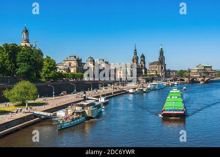 Die historische Skyline am Terrassenufer, Dresden, Sachsen, Deutschland. Stockfoto