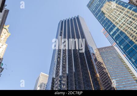 Low Angle View of Trump Tower, Residenz von Präsident Donald Trump in Manhattan, New York City, USA Stockfoto