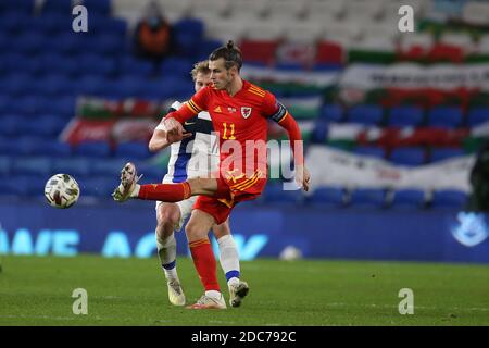 Cardiff, Großbritannien. November 2020. Gareth Bale aus Wales in Aktion. UEFA Nations League, Gruppe H Spiel, Wales gegen Finnland im Cardiff City Stadion in Cardiff, South Wales am Mittwoch, 18. November 2020. Redaktionelle Verwendung nur. PIC von Andrew Orchard / Andrew Orchard Sport Fotografie / Alamy Live News Kredit: Andrew Orchard Sport Fotografie / Alamy Live News Stockfoto