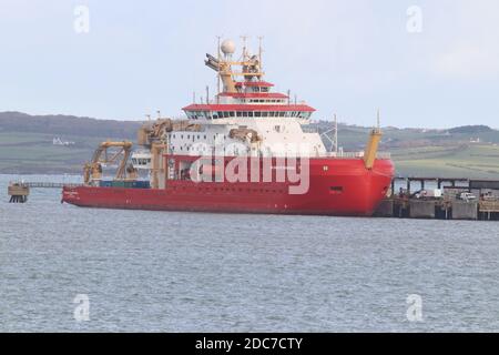 Mittwoch, 18. November 2020.RRS Sir David Attenborough Forschungsschiff hat bei Holyhead während einer Pause in seinen Versuchen vor der Küste von Nordwales gelegen, Das Schiff hat seine erste Reihe von technischen Tests abgeschlossen und wird kurz nach der Ankunft an den Natural Environment Research council und British Antarctic Survey übergeben werden Quelle : Mike Clarke / Alamy Live News Stockfoto