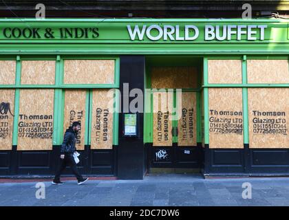 Glasgow, Schottland, Großbritannien. November 2020. Da sich viele Geschäfte auf eine zweite Covid-Sperre vorbereiten, mussten einige Geschäfte es einen Tag nennen und schließen vorschnell. Für andere Black Friday Verkäufe können ihre letzte Chance, um Bargeld in den Kassen vor Weihnachten setzen. Kredit. Douglas Carr/ Alamy Live News Stockfoto