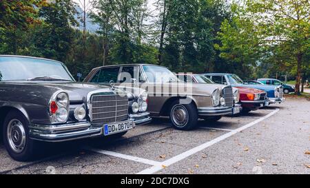 Bayern, Deutschland - 22. September 2018: Sammlung alter Mercedes-Benz Autos auf einem Parkplatz in Bayern: Mercedes-Benz 600, Mercedes-Benz 380 SL, Mercedes-Benz Stockfoto