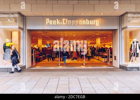 Stuttgart, 19. Oktober 2019: PEEK & Cloppenburg Fashion Store in Stuttgart, Deutschland. Stockfoto