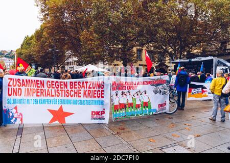 Stuttgart, 19. Oktober 2019: Kurdische Demonstration gegen den Einmarsch türkischer Truppen in syrisch-kurdische Gebiete. Stockfoto