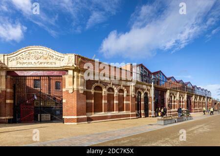 Der ehemalige Leicester Central Railway Station an der Great Central Street, jetzt eine Lane 7 Bowlingbahn mit Bars und einem Street Food Court. Stockfoto