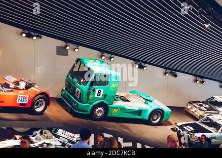 Stuttgart, 19. Oktober 2019: Historische Mercedes-Fahrzeuge der Marke werden im Mercedes-Benz Museum in Stuttgart präsentiert. Interi Stockfoto