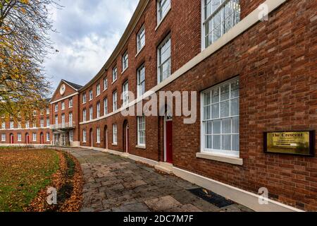 Das 1826 von James Rawson erbaute Crescent ist eines der schönsten erhaltenen Beispiele georgischer Architektur in Leicester, das heute für Geschäftsbüros genutzt wird. Stockfoto