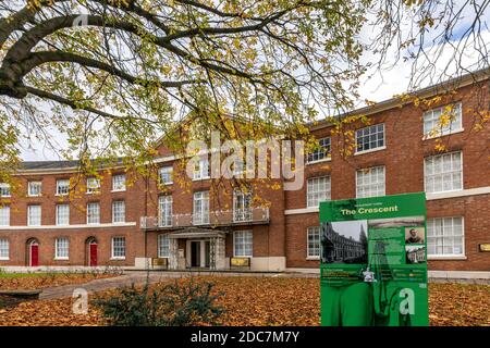 Das 1826 von James Rawson erbaute Crescent ist eines der schönsten erhaltenen Beispiele georgischer Architektur in Leicester, das heute für Geschäftsbüros genutzt wird. Stockfoto