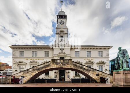 Leicester's Corn Exchange liegt im Zentrum des Market Place und ist ein denkmalgeschütztes Gebäude. Es ist derzeit ein Weatherspoon's Pub. Stockfoto