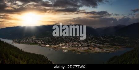 Wunderschöne Panoramaaussicht auf eine kleine Stadt, Nelson. Stockfoto