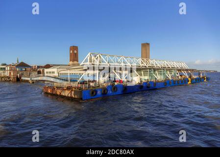 Mersey Ferries Seacombe Fährterminal schwimmende Anlegestelle Stockfoto