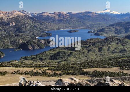 Eine kurze Wanderung zum Gipfel des Volcan Batea Mahuida vom Fuße der Villa Pehuenia. Stockfoto