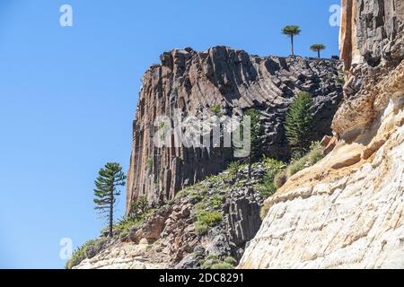 Eine kurze Wanderung zum Gipfel des Volcan Batea Mahuida vom Fuße der Villa Pehuenia. Stockfoto