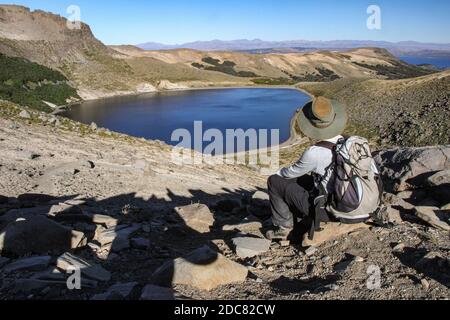 Eine kurze Wanderung zum Gipfel des Volcan Batea Mahuida vom Fuße der Villa Pehuenia. Stockfoto