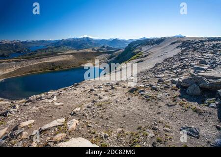 Eine kurze Wanderung zum Gipfel des Volcan Batea Mahuida vom Fuße der Villa Pehuenia. Stockfoto