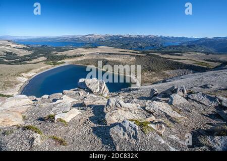 Eine kurze Wanderung zum Gipfel des Volcan Batea Mahuida vom Fuße der Villa Pehuenia. Stockfoto