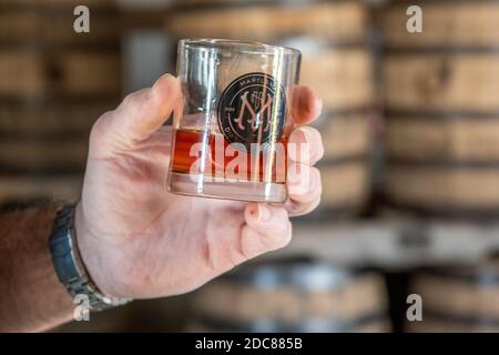 Nahaufnahme von Whiskey in der Tobacco Barn Distillery in Hollywood, MD Stockfoto