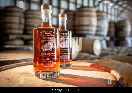 Nahaufnahme von Bourbon Whiskey in der Tobacco Barn Distillery in Hollywood, MD. Stockfoto