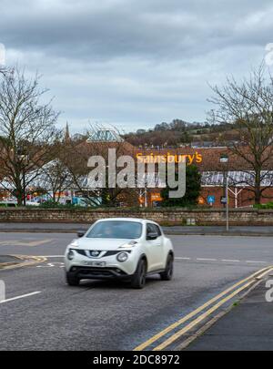 Sainsbury's Supermarkt in Grantham, Lincolnshire, UK - Blick von der Straße in Richtung Supermarkt Stockfoto