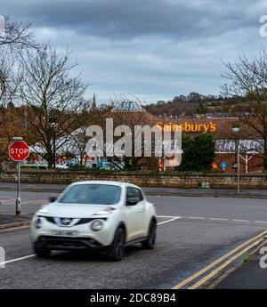 Sainsbury's Supermarkt in Grantham, Lincolnshire, UK - Blick von der Straße in Richtung Supermarkt Stockfoto