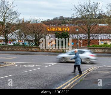 Sainsbury's Supermarkt in Grantham, Lincolnshire, UK - Blick von der Straße in Richtung Supermarkt Stockfoto