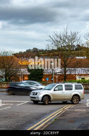 Sainsbury's Supermarkt in Grantham, Lincolnshire, UK - Blick von der Straße in Richtung Supermarkt Stockfoto