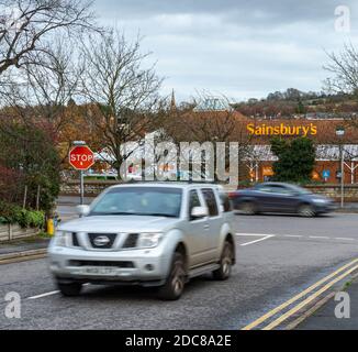 Sainsbury's Supermarkt in Grantham, Lincolnshire, UK - Blick von der Straße in Richtung Supermarkt Stockfoto