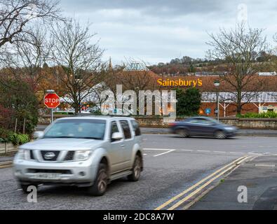 Sainsbury's Supermarkt in Grantham, Lincolnshire, UK - Blick von der Straße in Richtung Supermarkt Stockfoto