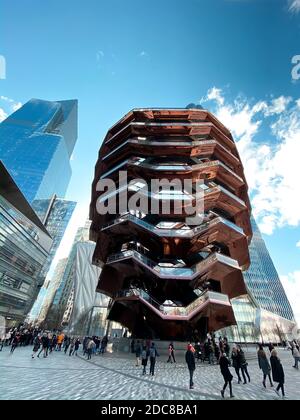 Foto von der Touristenattraktion das Schiff, in New York City während eines kalten Abends im Januar. Schätzen Sie dieses architektonische Meisterwerk. Stockfoto