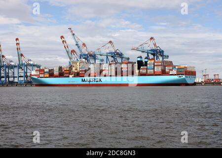 Das Containerschiff Mette Maersk wird am 24. August 2020 im Hafen von Bremerhaven andocken. Stockfoto