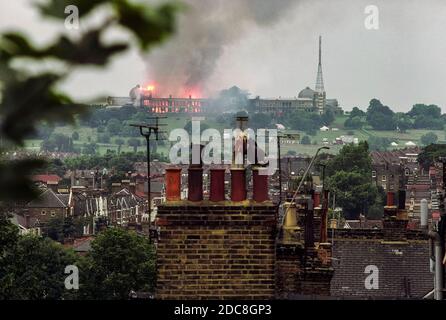 Großbritannien, London, Hornsey/Muswell Hill, N22 7AY Alexandra Palace wurde am 10th. Juli 1980 während des Jazz Festivals von Capital Radio (zum zweiten Mal) teilweise durch einen Brand zerstört. Das Foto wurde von der Nelson Rd mit Blick über das Val of Hornsey aufgenommen. Stockfoto