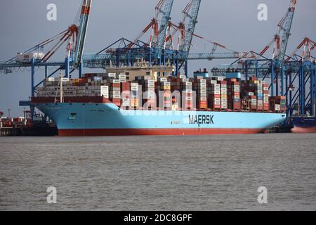 Das Containerschiff Mette Maersk wird am 24. August 2020 im Hafen von Bremerhaven andocken. Stockfoto