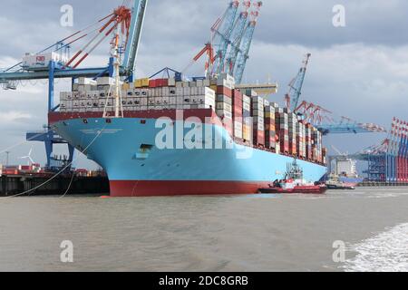 Das Containerschiff Mette Maersk wird am 24. August 2020 im Hafen von Bremerhaven andocken. Stockfoto